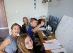 thumb kinderen die meewerken aan filmproject