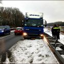 vrachtwagen tegen_vangrail